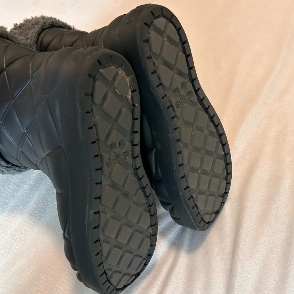 Crocs Black & Gray Lined Furry Winter Rain Boots​ Slip On Sz 6 Waterproof Fall